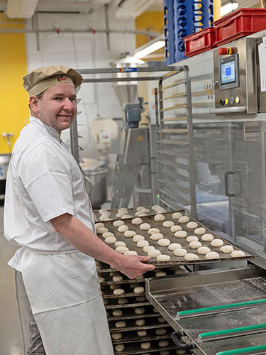 f2m-bbi-04-25-bakeries-WP Weber Abnahme Blech