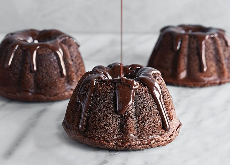 f2m-bbi-06-23-cakes-Chocolate_Bundts_Graded