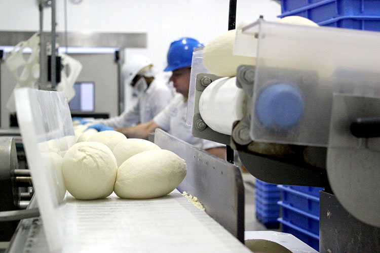 f2m-bbi-19-03-production-pizza dough production