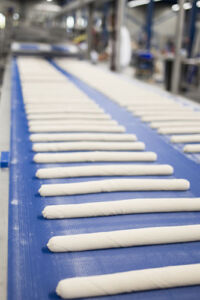f2m-bbi-20-04-production-Rademaker Bread line Baguette