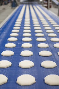 f2m-bbi-20-04-production-Rademaker Bread line Hexagonal bread