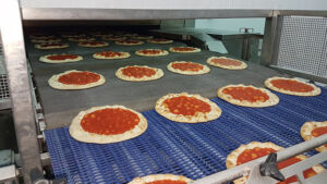 f2m-bbi-20-06-production-pizza produktion