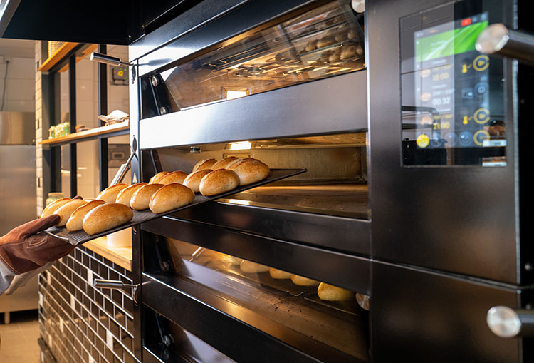 f2m-bbi-23-03-in store ovens-MIWE eco-Mode_Top Deck_Live at Bakery Exner