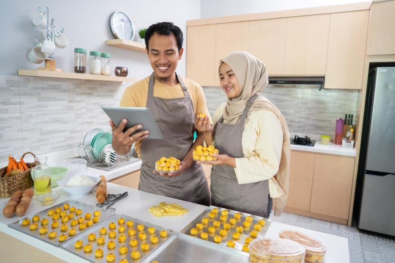 muslim couple business seller making food order at home together.