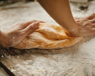 f2m_hands_kneading_klaus-nielsen