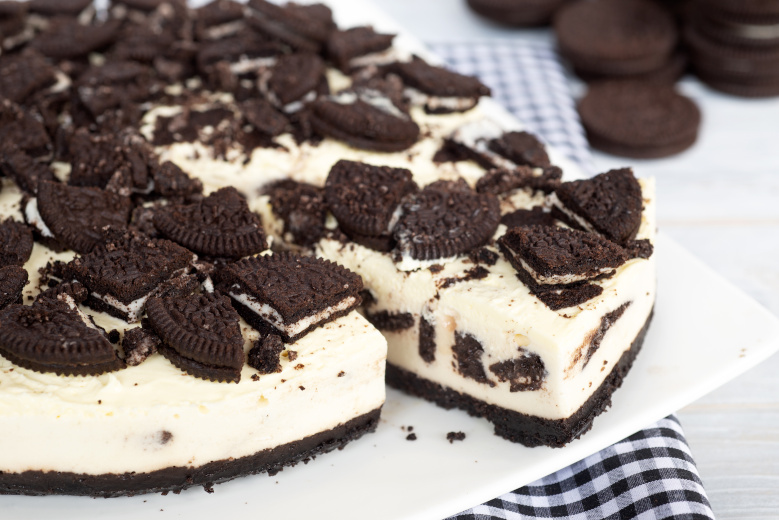 homemade no-bake cookies and cream cheesecake