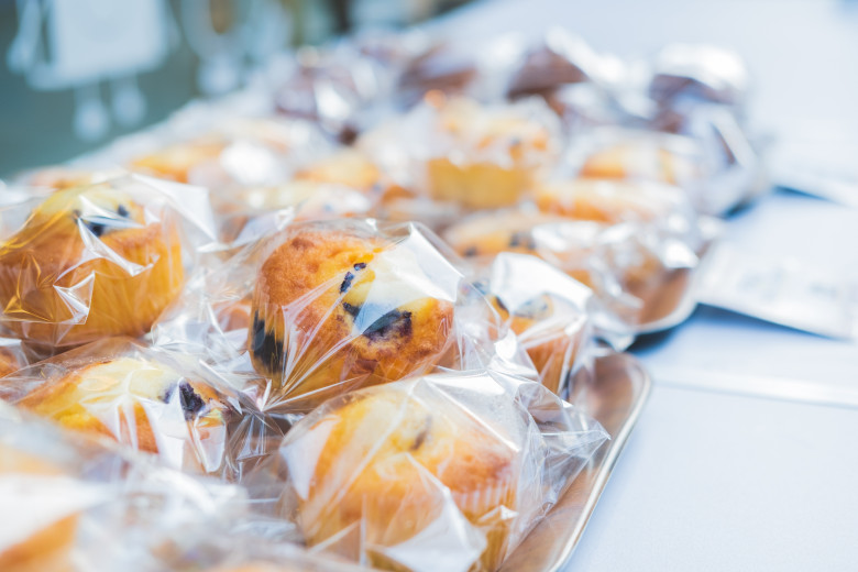 f2m_plastic_wrapping_muffins